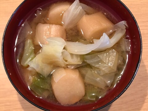 お麩とキャベツの味噌汁